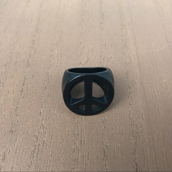 🚫SOLD🚫 Black Peace Sign Metal Ring Size 6 or - Picture 13 of 14